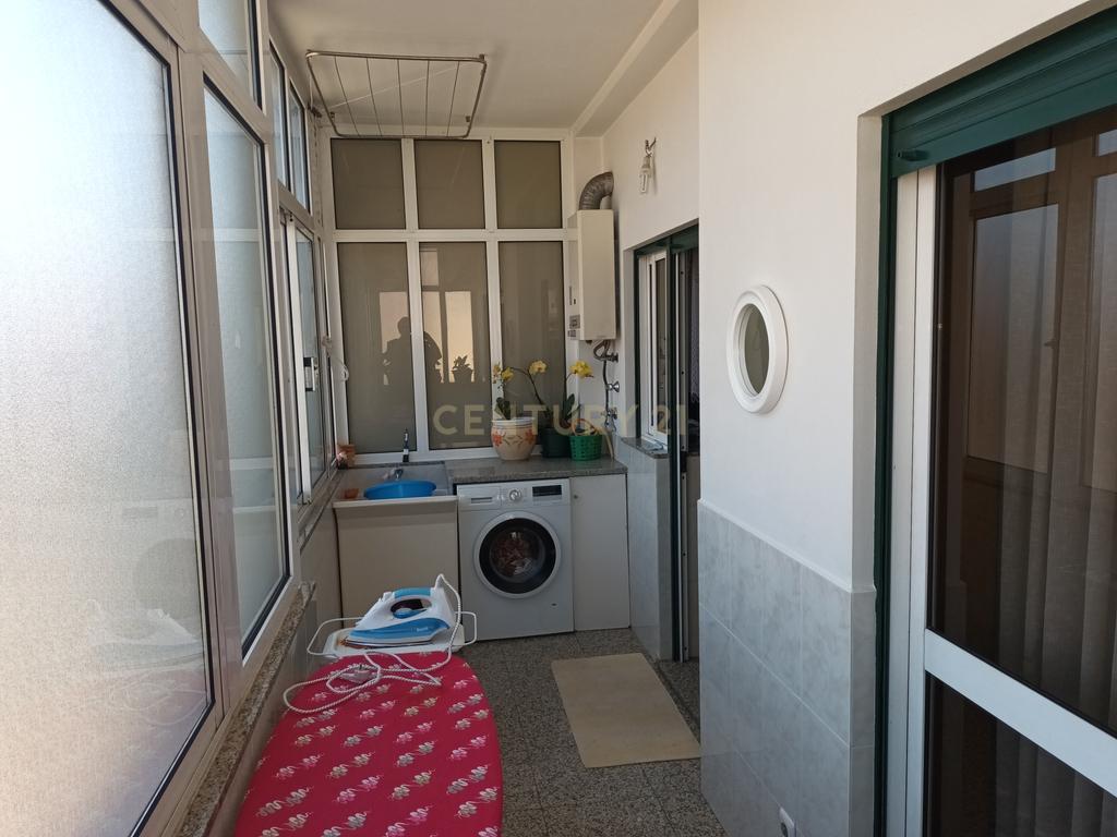 Vende-se apartamento T3 Duplex, zona das Antas, Porto - Image 10