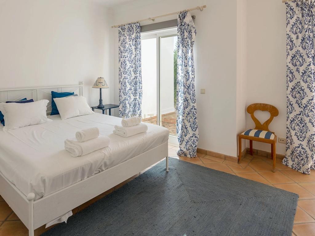 Moradia de Luxo na Quinta do Lago | 4 Quartos e 4 Casas de Banho ! Elegância, Exclusividade e Vista Mar! - Image 7