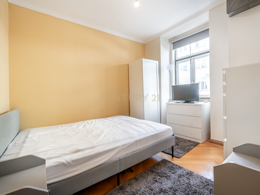 APARTAMENTO T2+1 COM TERRAÇO EM CAMPO DE OURIQUE - Image 12