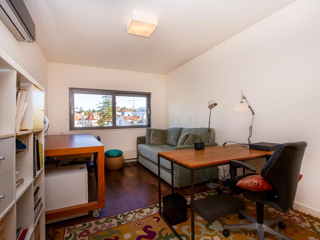 Apartamento T4 duplex em condomínio localizado no centro do Estoril - Image 14