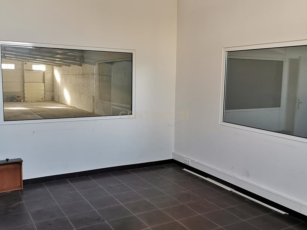 Armazém para venda no Carregado, com rendimento - Image 12