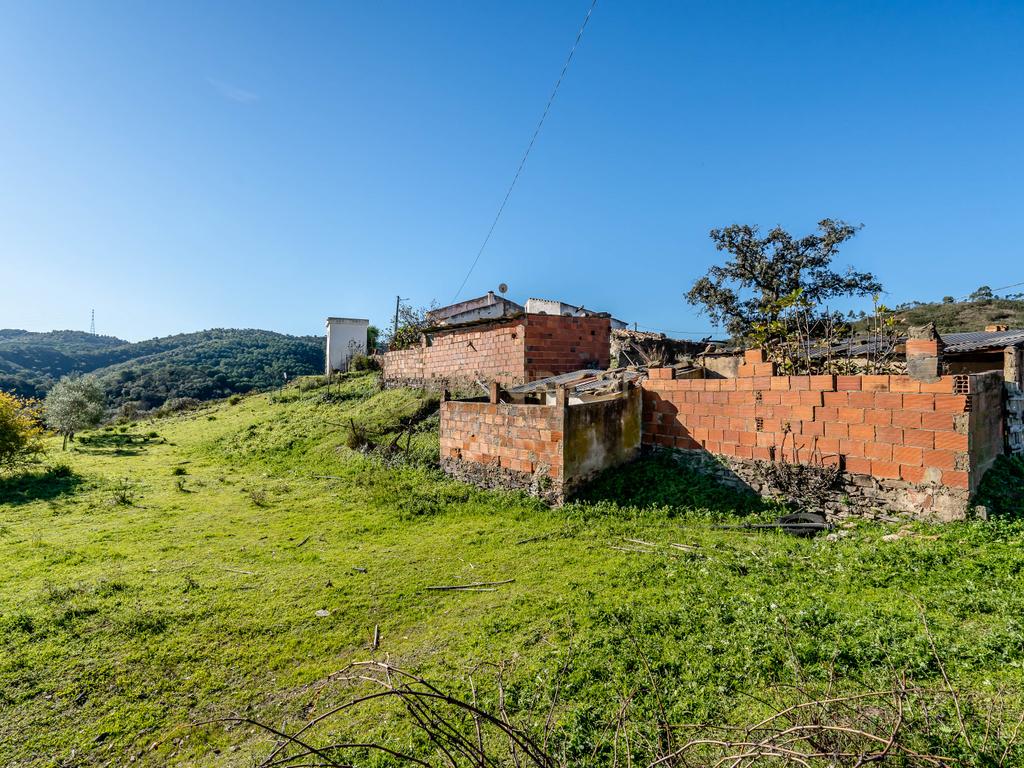 Quinta com moradia para reabilitação, na zona de Messines - Image 17