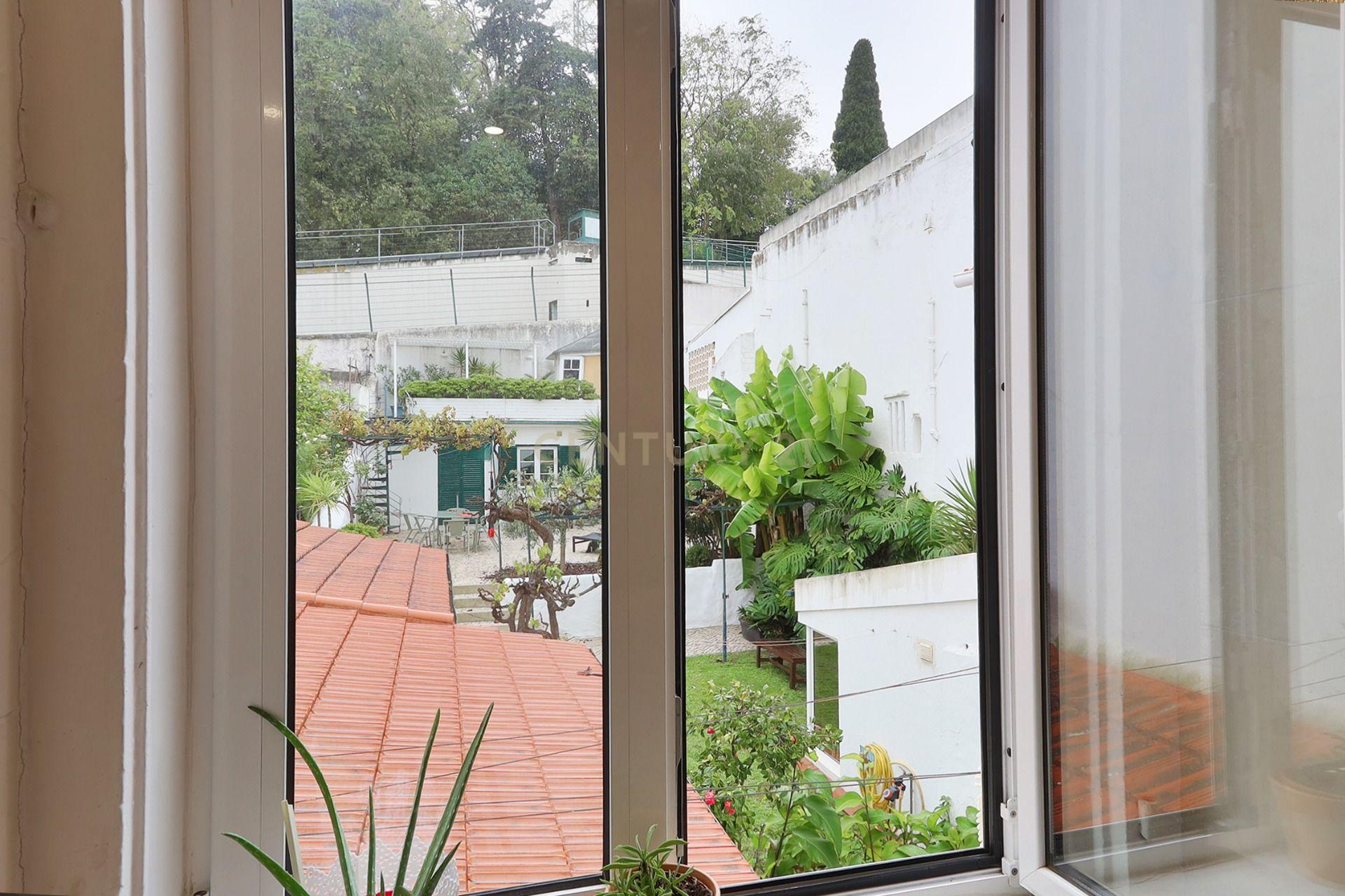 T1+1 Duplex na Rua de São Bento - Image 14