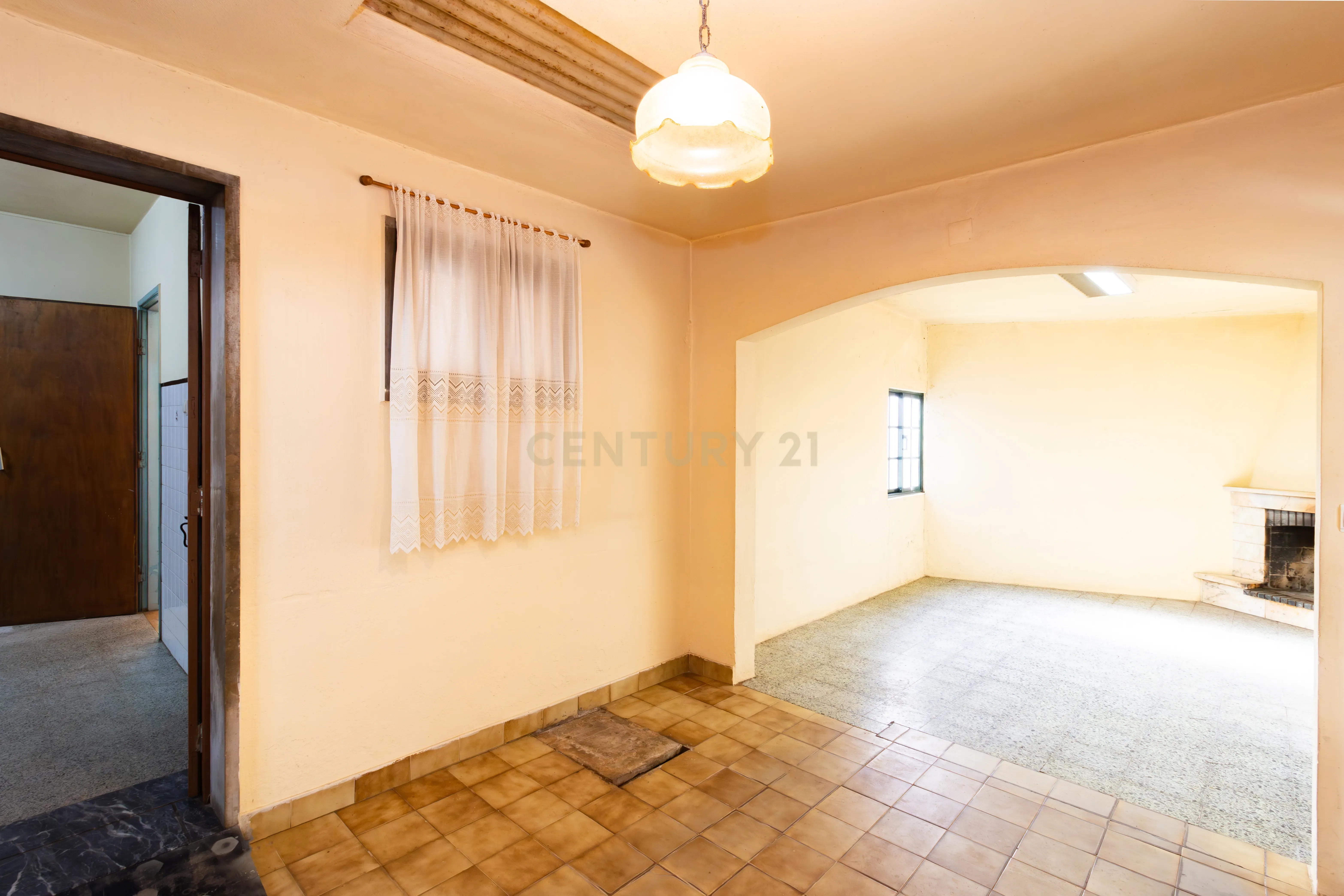 Moradia Isolada T3 em Arrimal, Porto de Mós – Com Terreno, Garagem e Anexos - Image 7