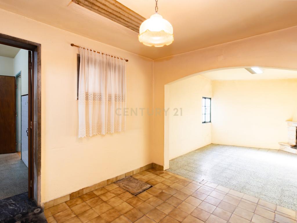 Moradia Isolada T3 em Arrimal, Porto de Mós – Com Terreno, Garagem e Anexos - Image 7