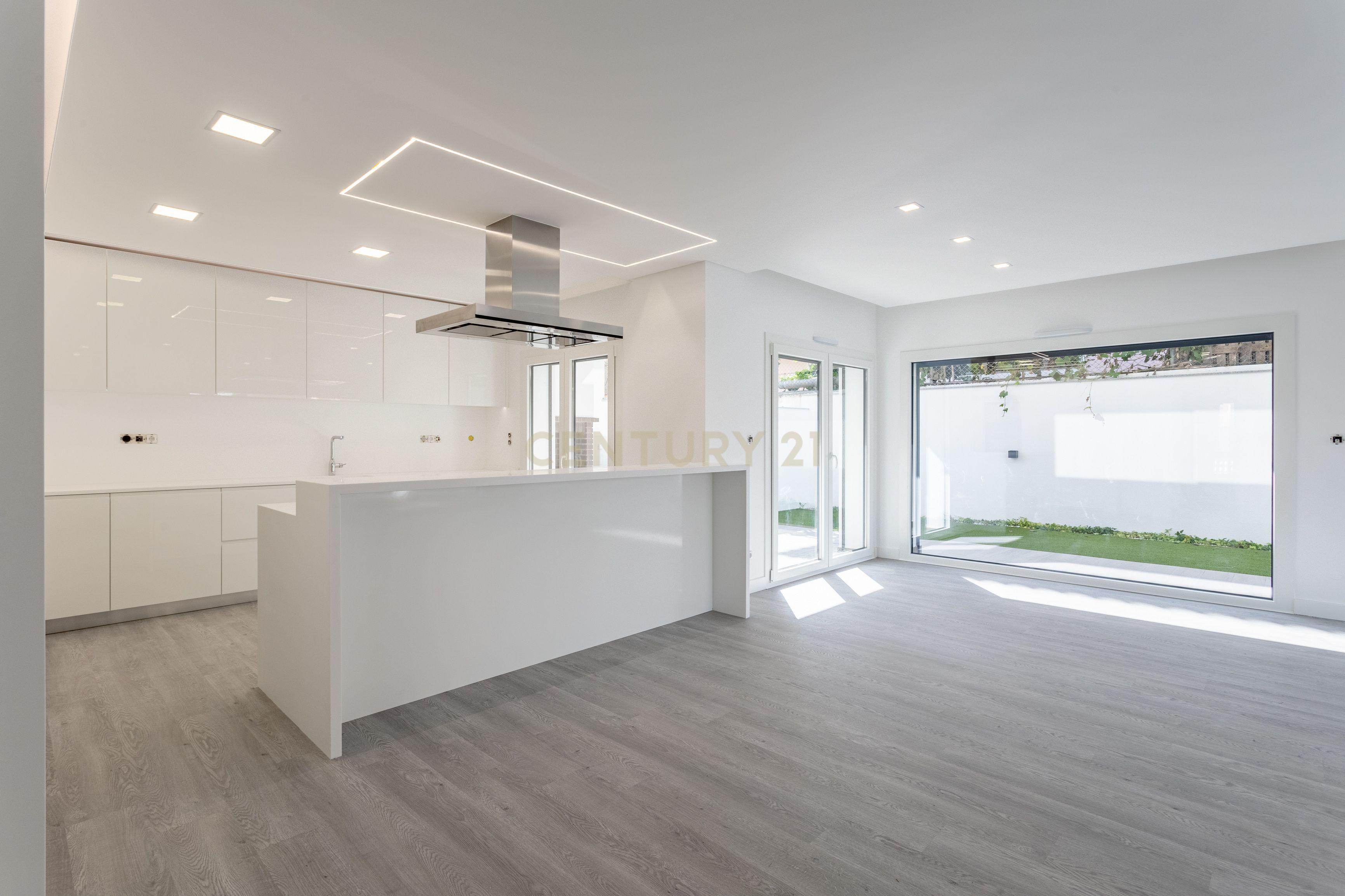 Moradia de luxo V4 no Bairro das Maroitas, São João da Talha - Image 1