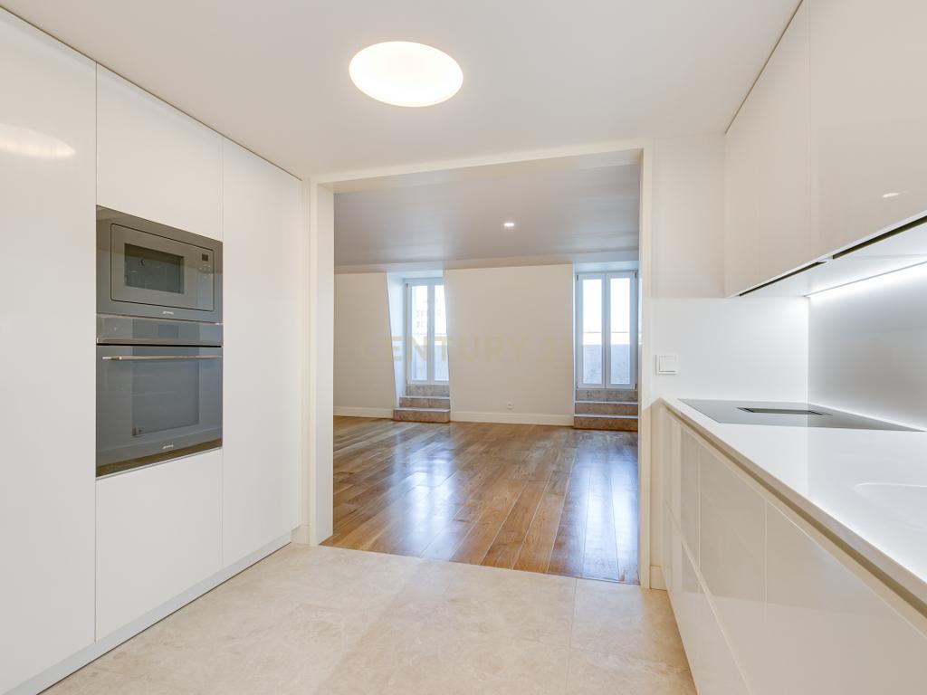 Apartamento T2+1 inserido no emblemático Edifício "Alegria 25". - Image 13