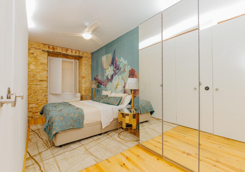 Apartamento T1 cheio Charme na Infante Santo – Conforto e Modernidade - Image 15