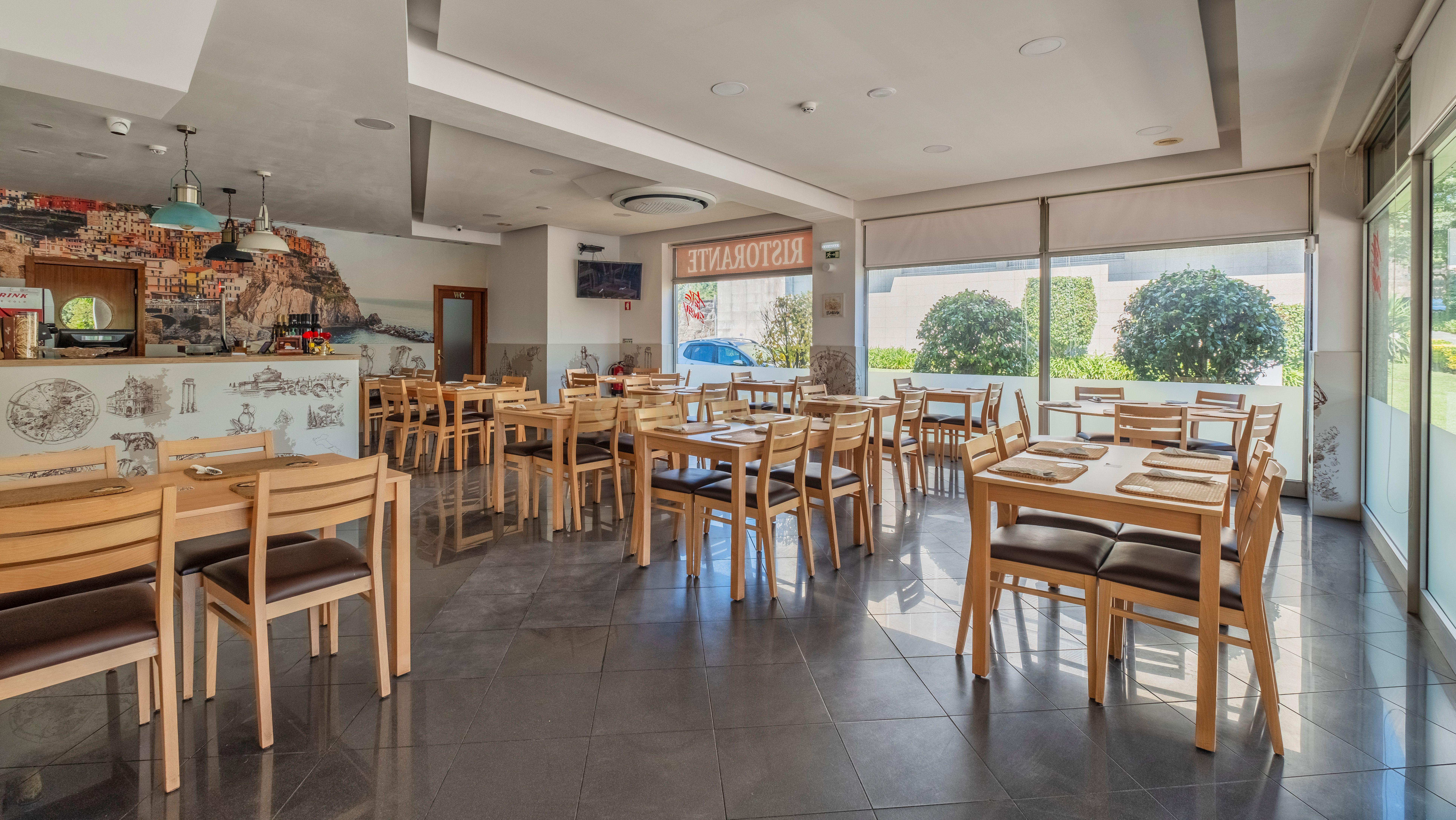 Trespasse de Pizzaria com esplanada em Águas Santas - Image 3