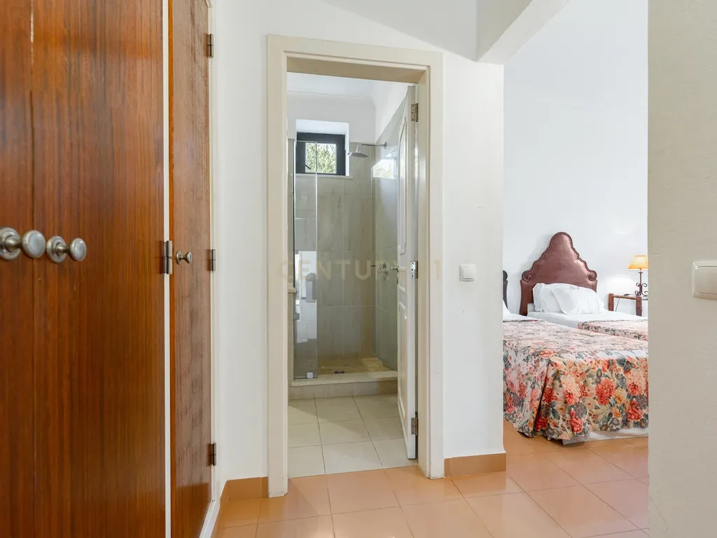Moradia T4 Independente – Um Refúgio de Conforto e Elegância - Image 21