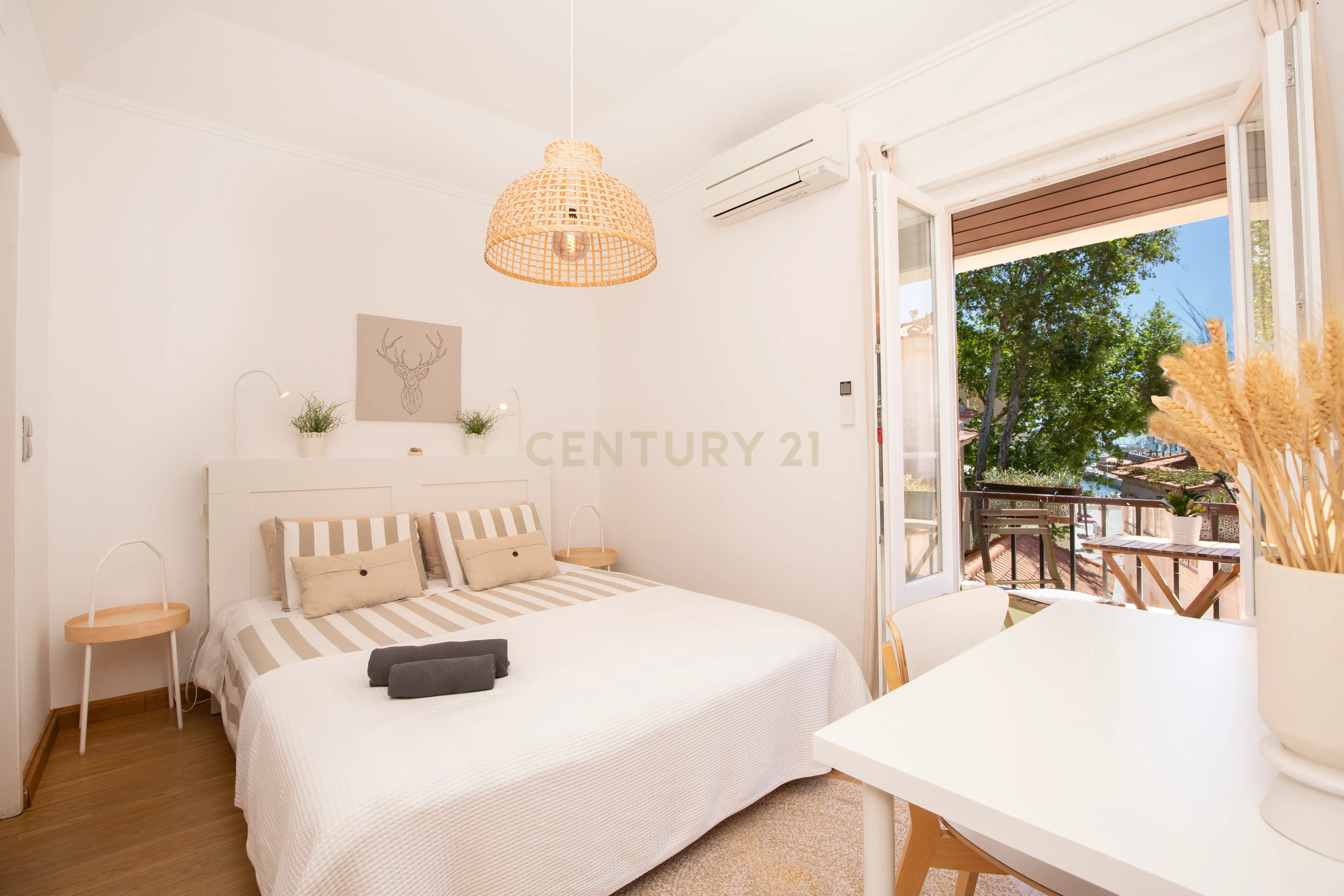 Charmoso Apartamento T1 com Deslumbrantes Vistas Água no Centro de Cascais" - Image 9
