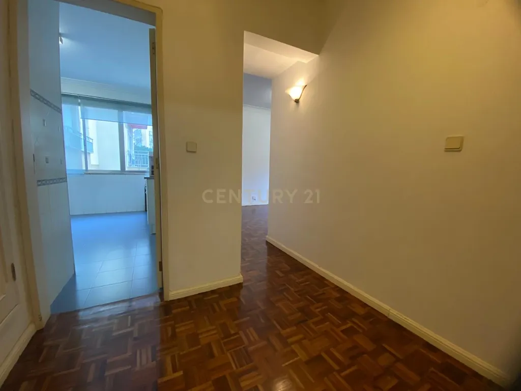 Apartamento T2 para Arrendamento - Image 11
