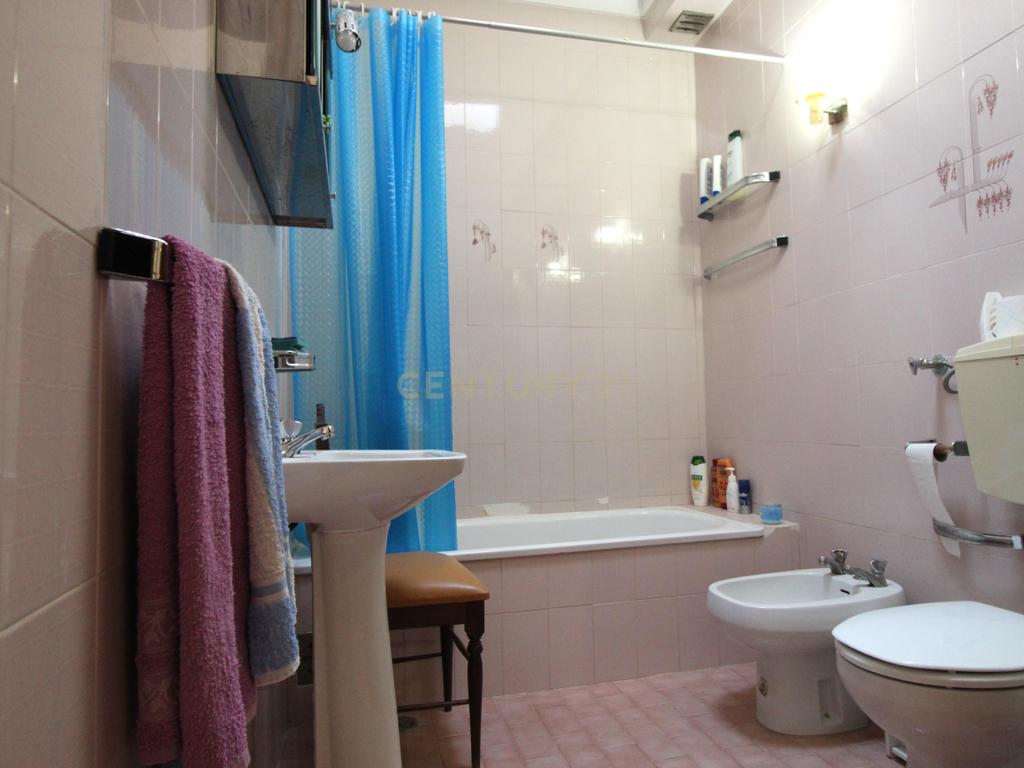 Moradia tradicional, 184 m2, em primeira linha de Santa Luzia. - Image 19