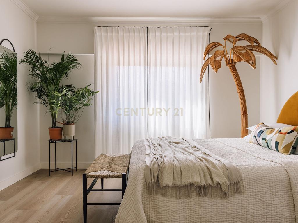 Apartamento T3 no Centro de Cascais com Licença de Alojamento Local - Image 9