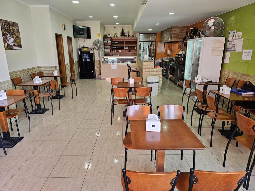 Pão Quente/cafetaria para trespasse à Salvador Caetano - N222 - Image 1