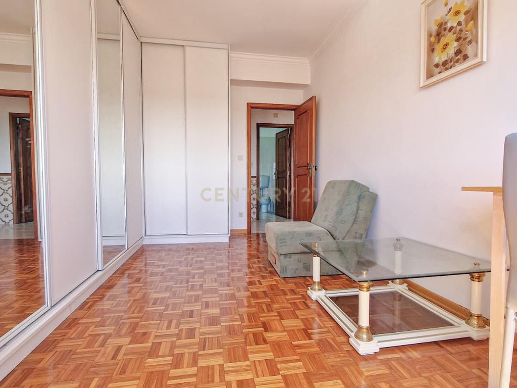 Apartamento T3 em Queluz, Sintra com Vista - Image 6