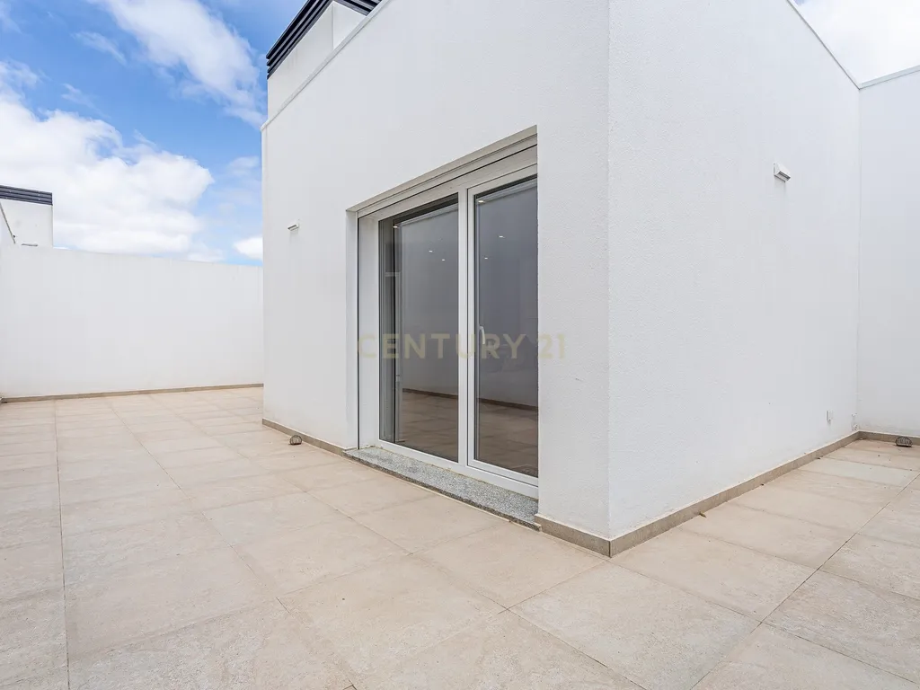 T0 Novo com Magnífico Terraço, Churrasqueira, Garagem e Arrecadação | Aires - Palmela - Image 17