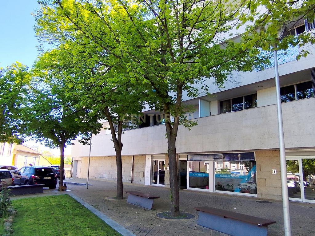 Apartamento quase novo, no centro da cidade de Chaves - Image 24