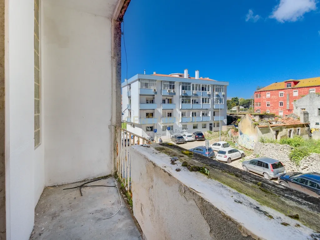 Apartamento T2 em Remodelação - Portela de Sintra - Image 11