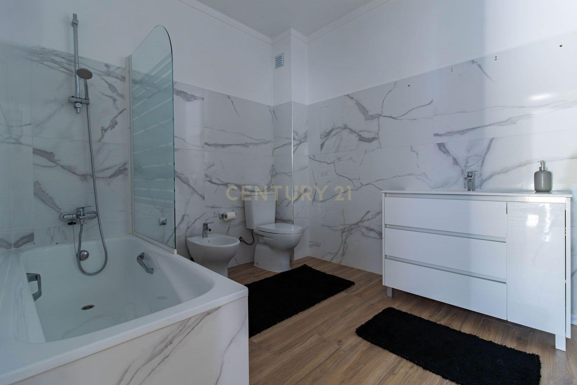 Espaçoso Apartamento T3 na Freixianda com Terraço - Vista 6