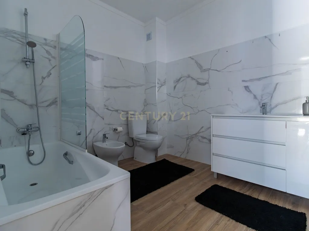 Espaçoso Apartamento T3 na Freixianda com Terraço - Image 6