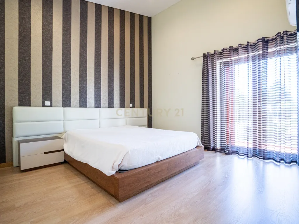 Moradia Contemporânea T4 em Santo António da Charneca - Barreiro - Image 12