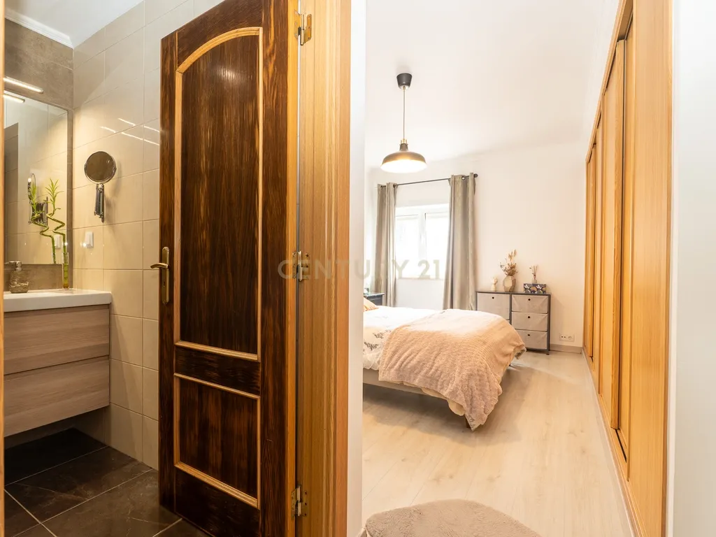 * ESPECTACULAR APARTAMENTO NO CENTRO DE MAFRA, COM VARANDA E PARQUEAMENTO * - Image 28