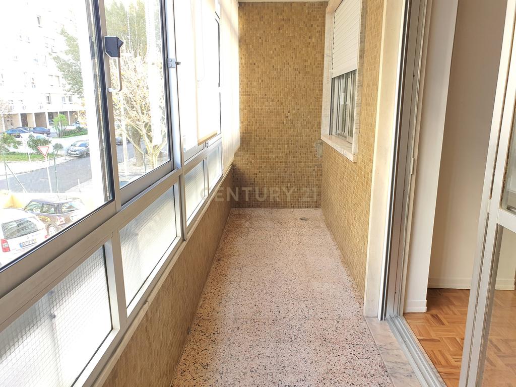 T4 para arrendar na zona da Portela - Image 18