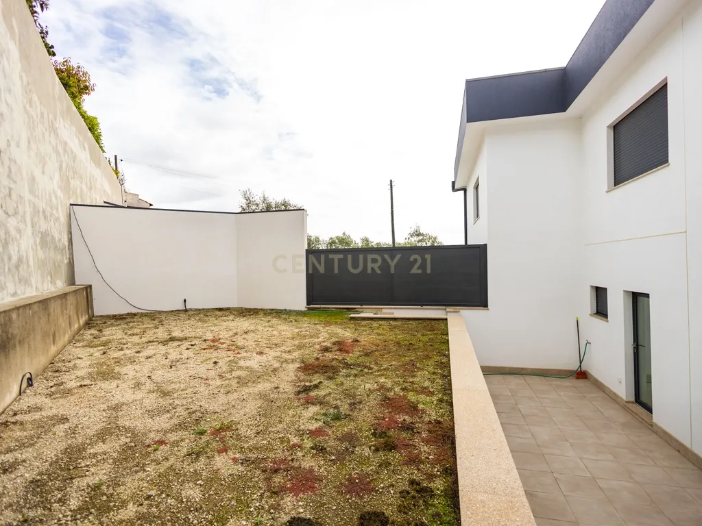 Moradia V3 Geminada em Recezinhos, Penafiel (Fração A) - Image 31