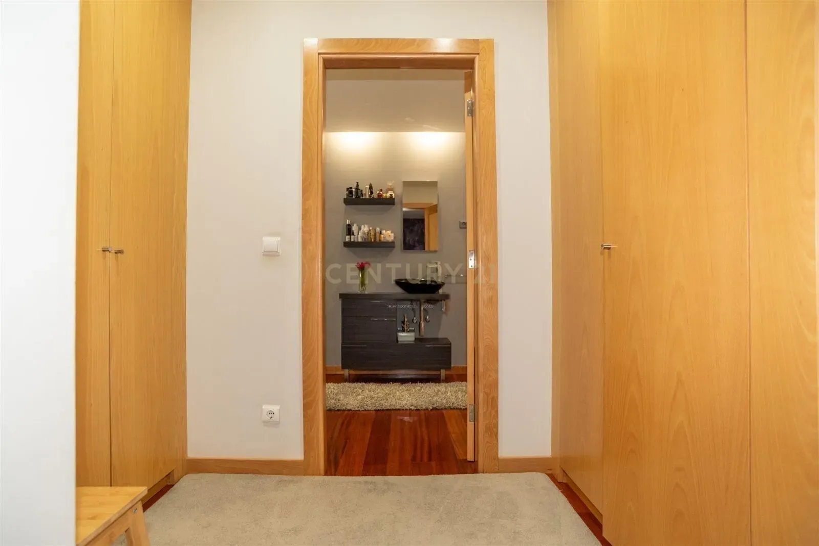 Moradia Isolada V4 com Piscina em Alpendorada – Oportunidade Única - Image 32