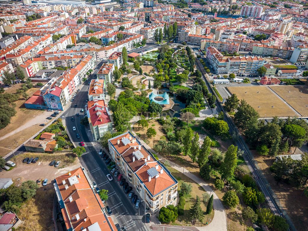 Apartamento T1 com garagem e arrecadação no Casal de São Brás, Amadora - Image 23