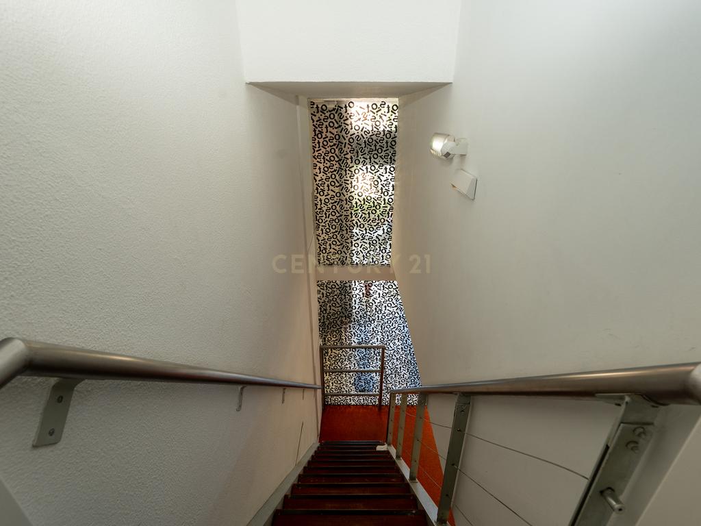 Loja com Cave e Mezanine no Centro de Lisboa - Image 11