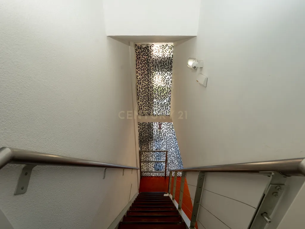 Loja com Cave e Mezanine no Centro de Lisboa - Image 11