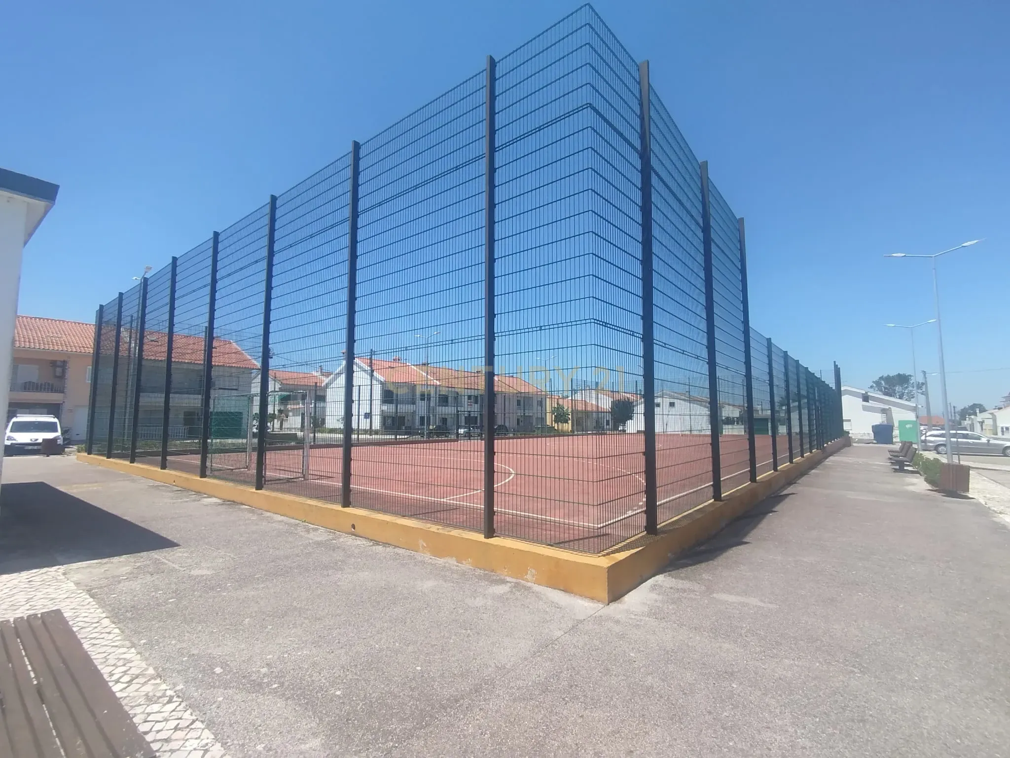 Casa Isolada em Samora Correia com Jardim e Garagem  - Image 2