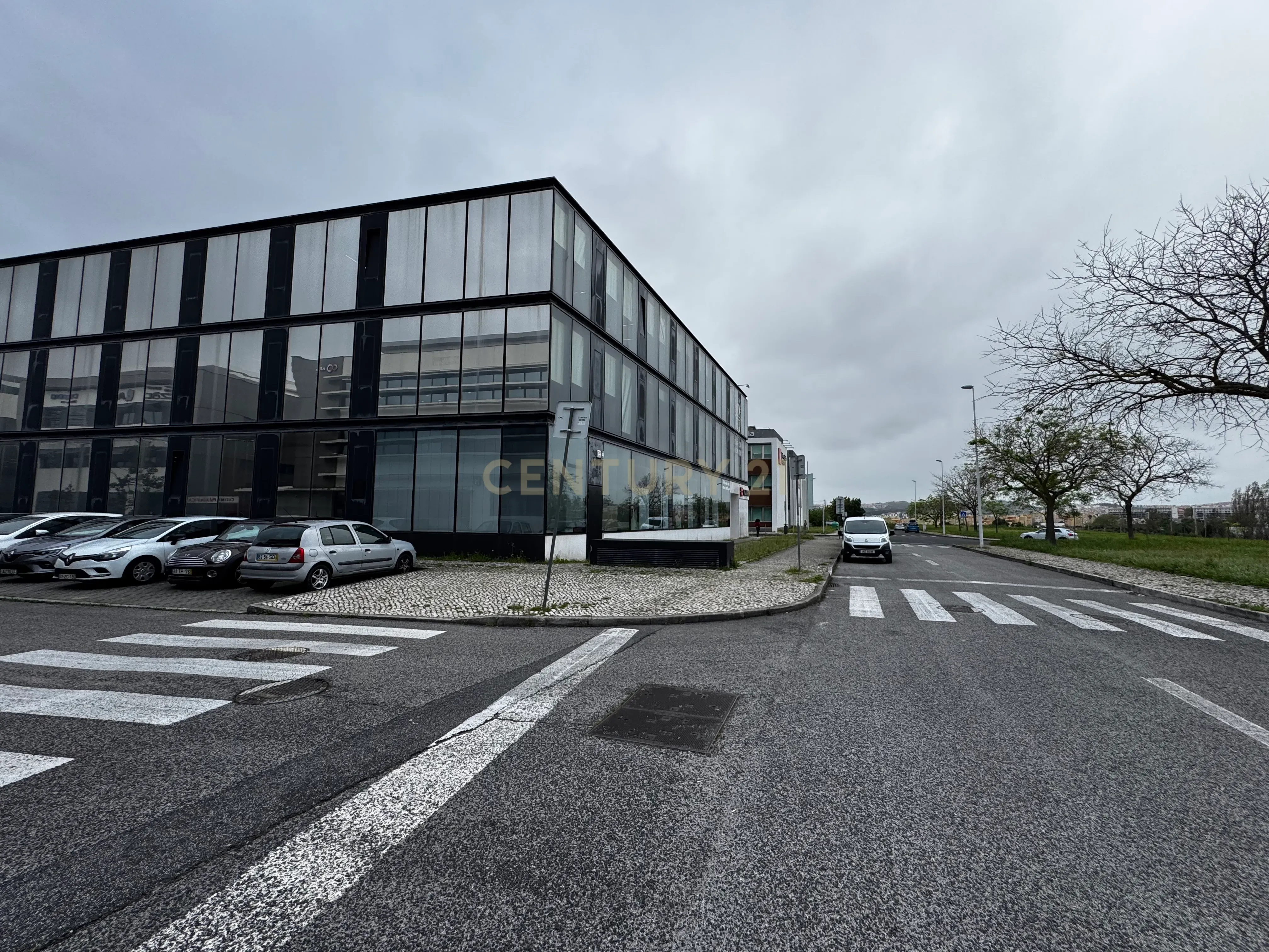 Escritório para Arrendamento no Pólo Técnico de Telheiras – 251 m² | 6 Salas | 5 Estacionamentos - Image 3