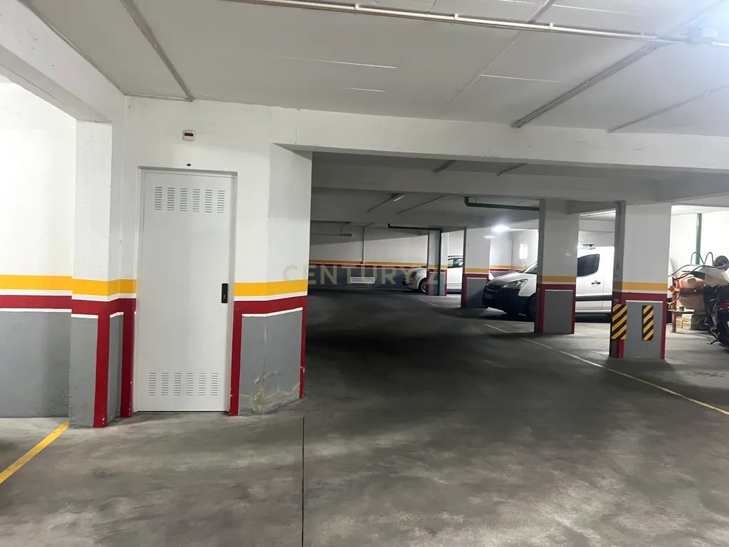 T2 com parqueamento e arrecadação - Casas do Lago Serra de Carnaxide Amadora - Image 30