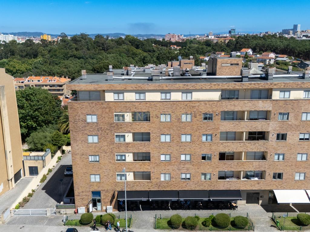 T4 com terraço de 120m² e vistas de mar e rio | Canidelo - Image 38