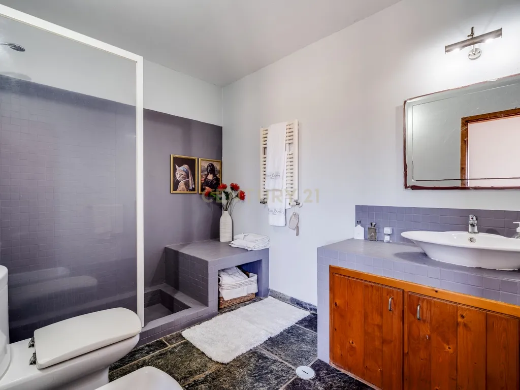Moradia na Costa Alentejana de 4 Quartos e Arquitetura Tradicional com Piscina e Jardim – Odemira - Image 25