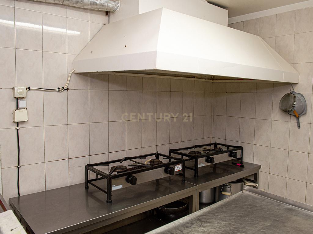 Restaurante com 60 lugares e um Apartamento T2 - Image 12