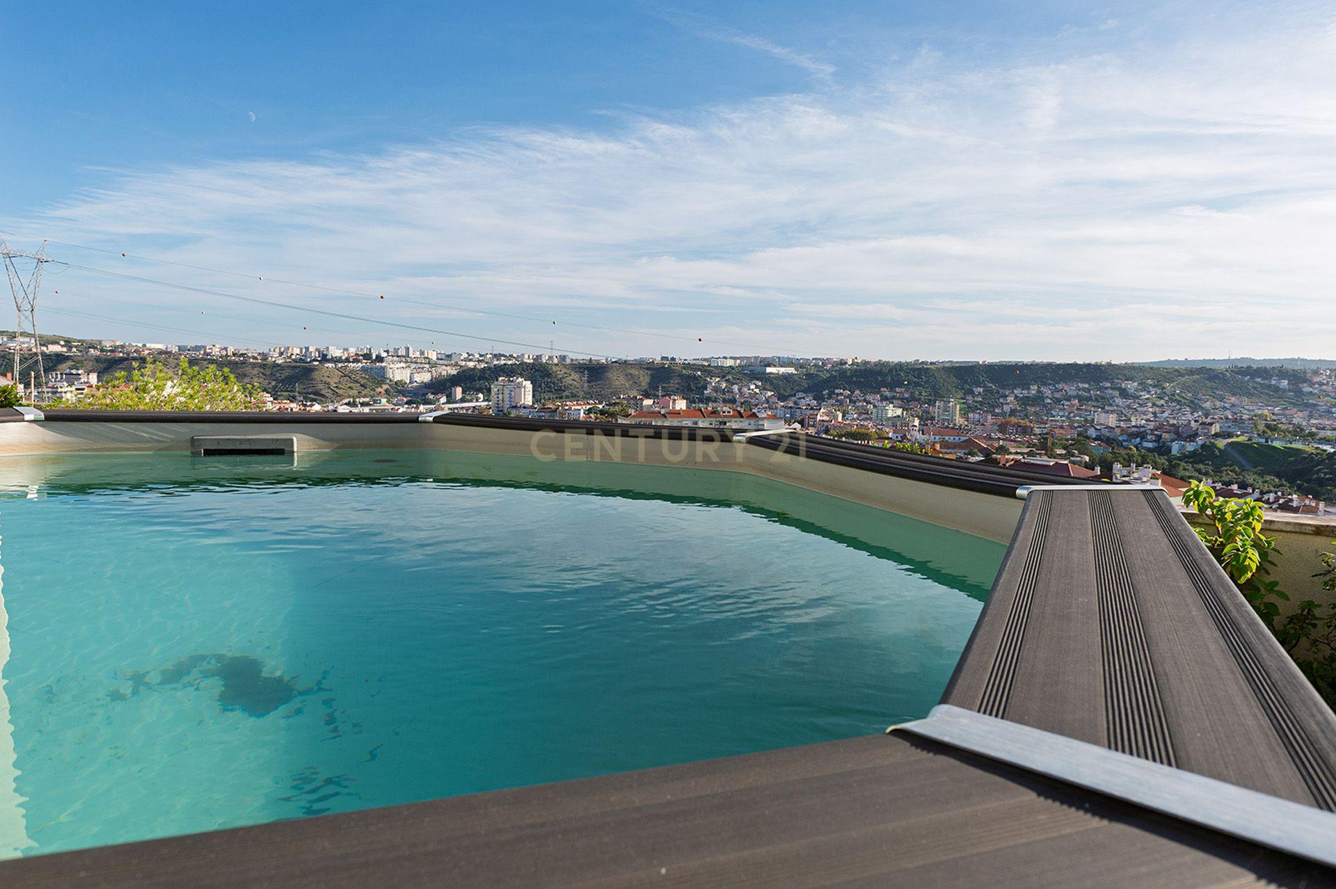 Apartamento T3 em Odivelas com Piscina e Estacionamento para 4 carros - Image 8
