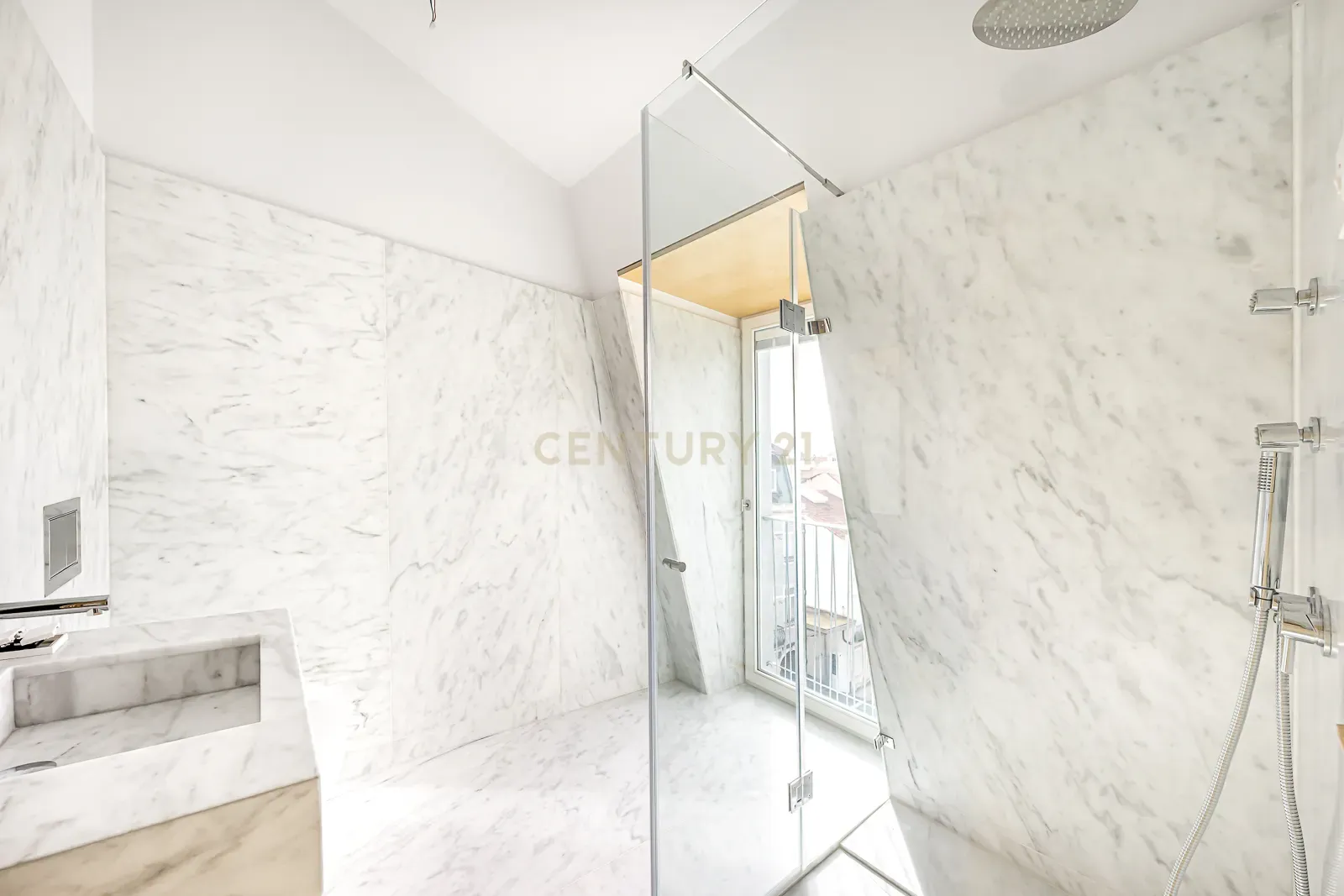 T1 Duplex de Luxo, com Terraço, em Campo de Ourique - Image 14