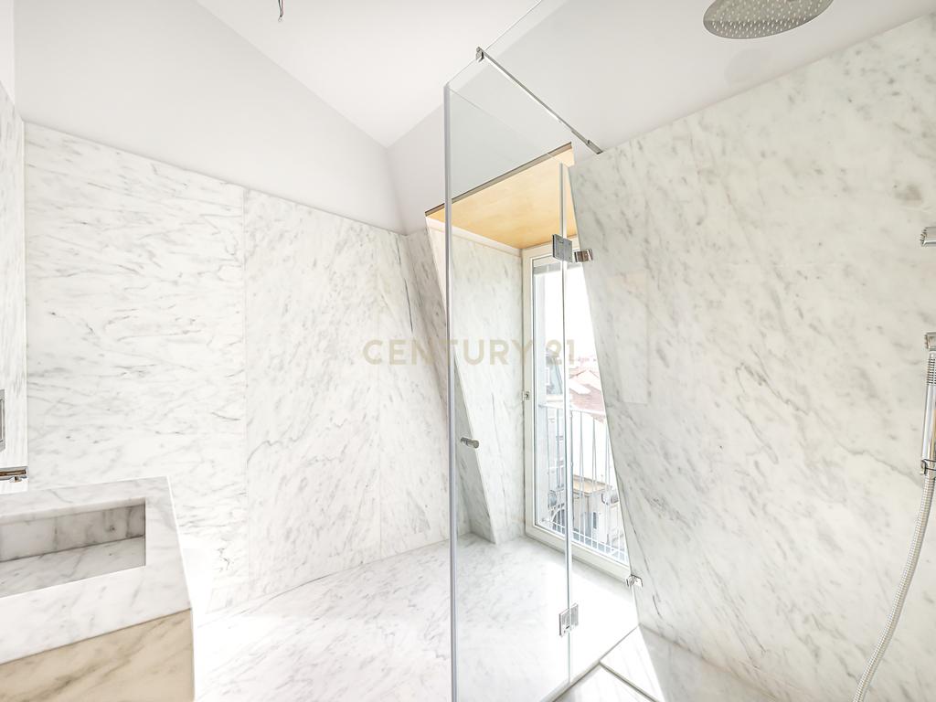 T1 Duplex de Luxo, com Terraço, em Campo de Ourique - Image 14
