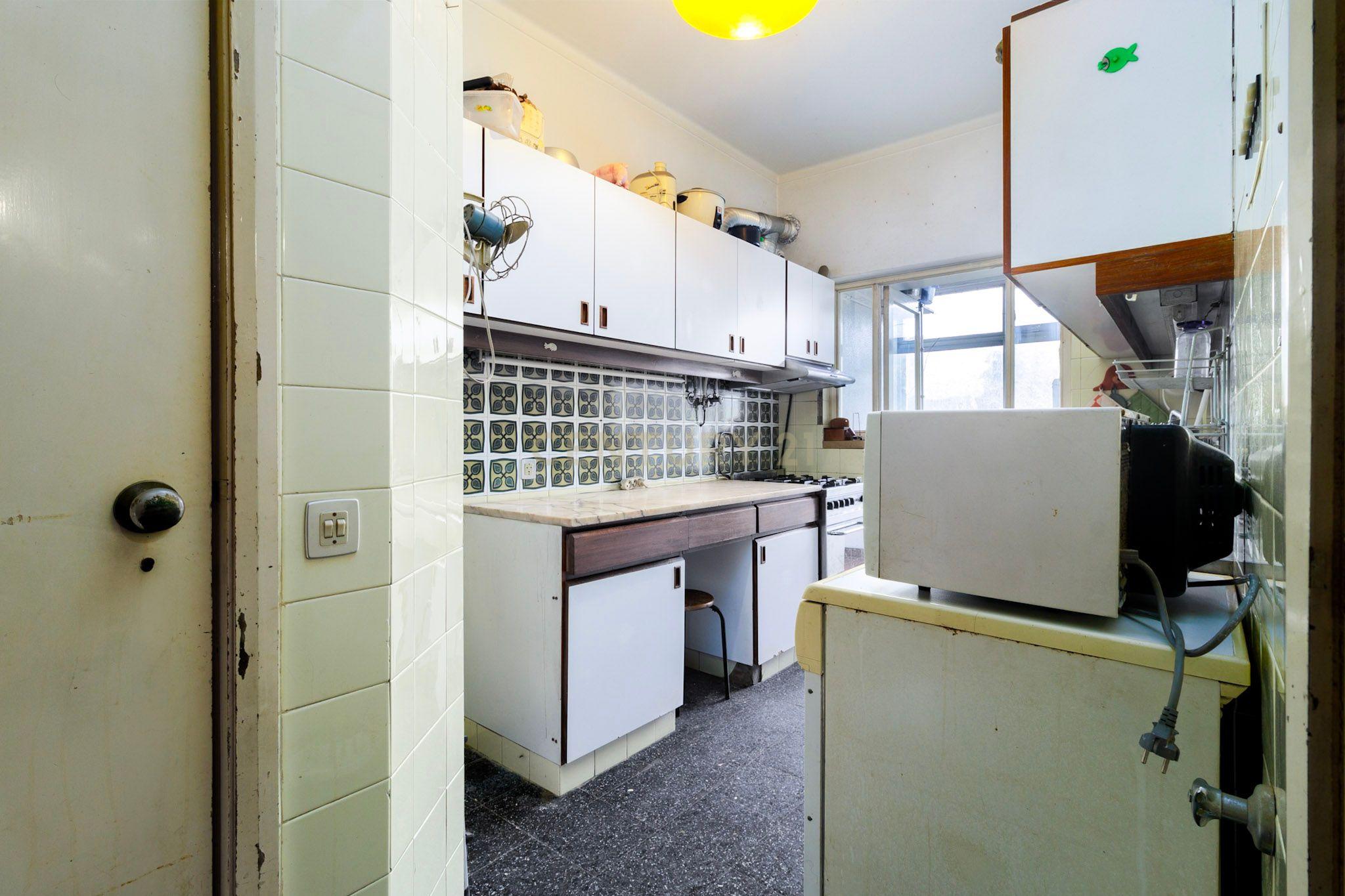 T3 para Renovar com excelente Localização – Miraflores - Image 9