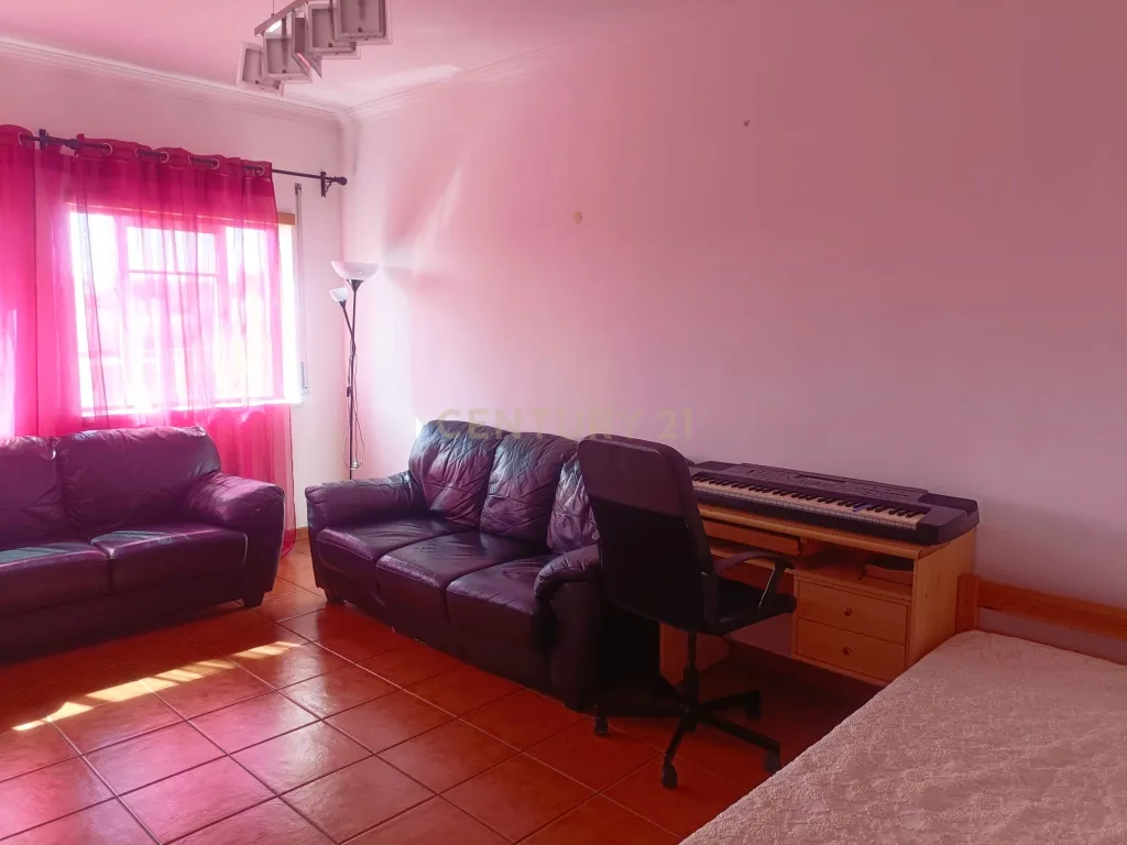 Apartamento T2 com box no centro de Peniche - Image 13