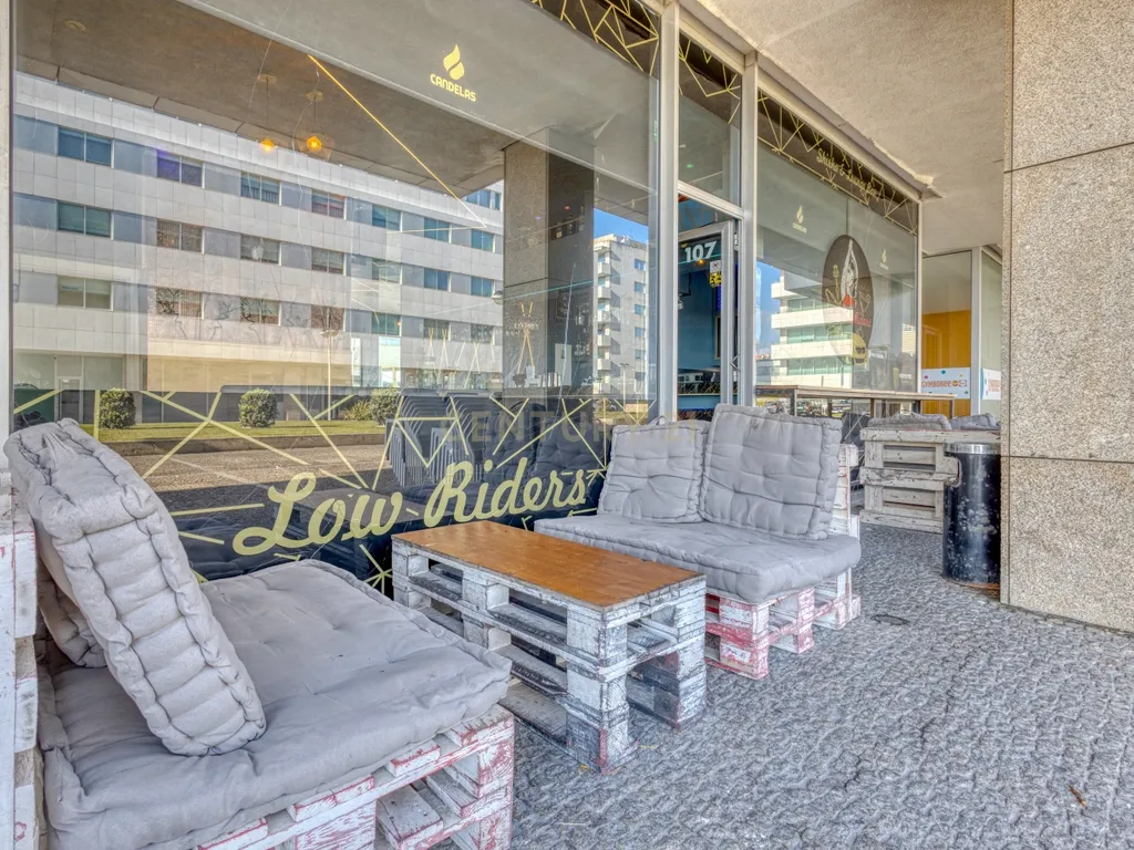 Trespasse de Bar na Zona de Praia de Leça da Palmeira - Image 17