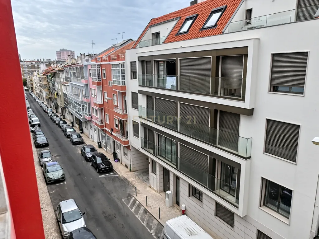 T2+1 Remodelado com sótão/suite e excelente localização - Benfica - Image 22