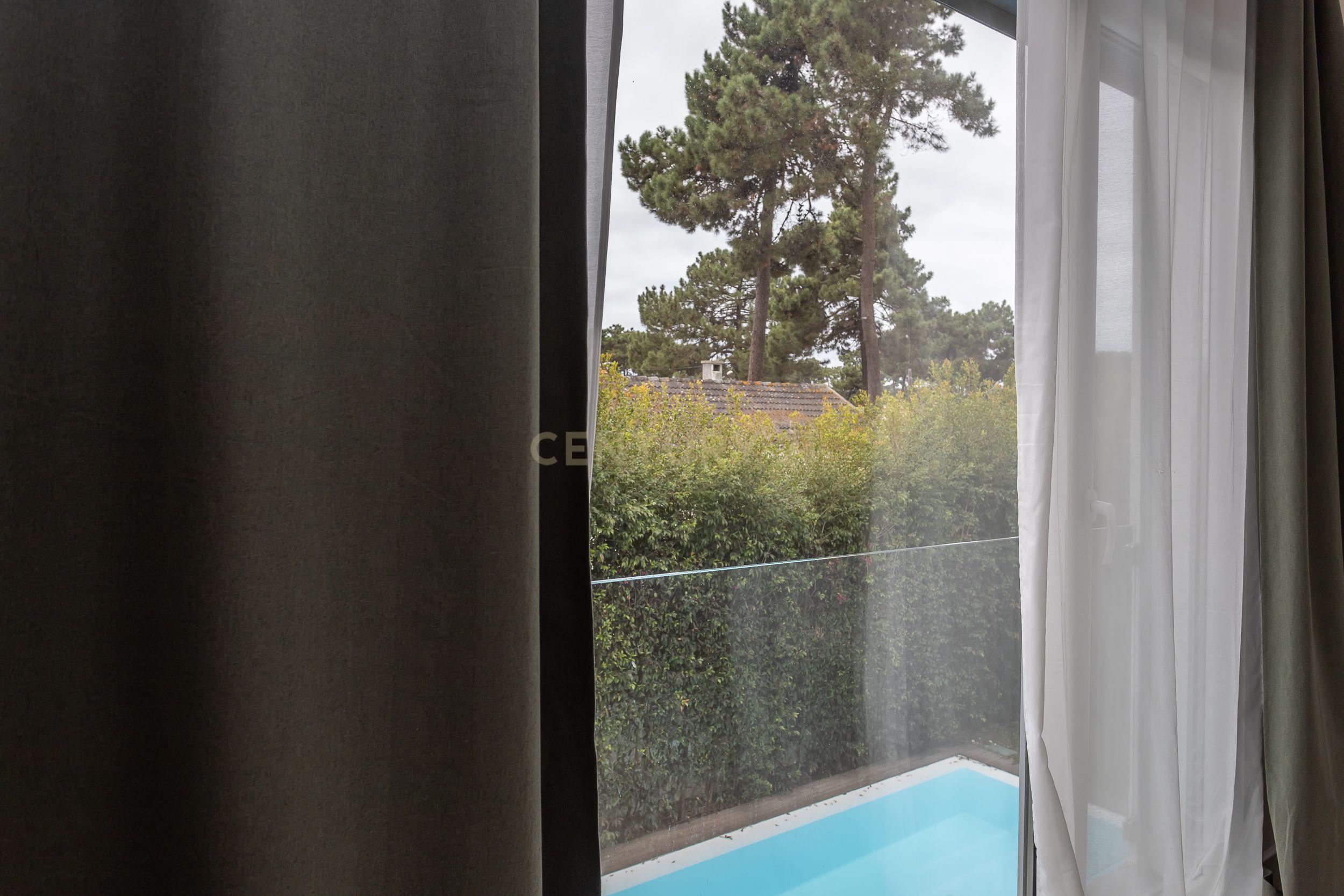 Moradia contemporânea, com piscina, no Aroeira Village, Concelho de Almada - Image 16