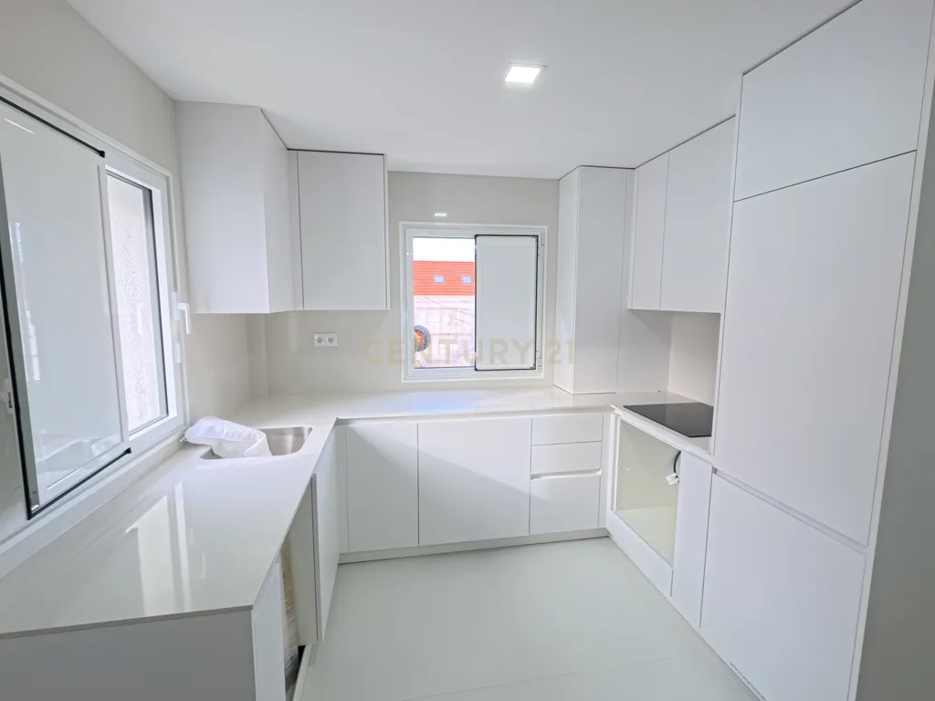 Apartamento T2 novo no centro de Viseu - Image 2