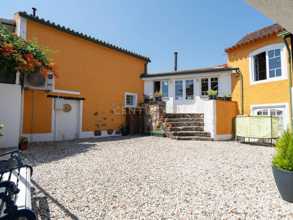 Moradia T7 tradicional em bom estado com varanda coberta, pátio, piscina, terraço coberta, vistas boas e jardim numa localização sossegada perto do centro de Arganil e o rio Alva - Image 76