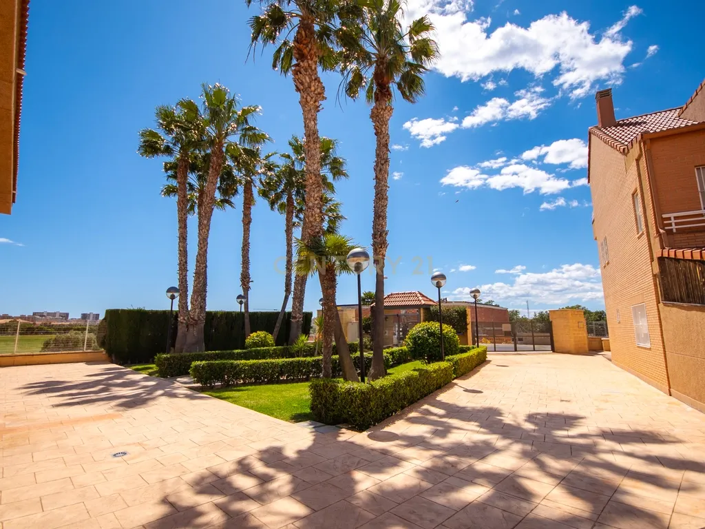 Moradia geminada de esquina em Alicante Golf, espaço, privacidade e qualidade de vida numa das zonas mais exclusivas de Alicante - Image 12